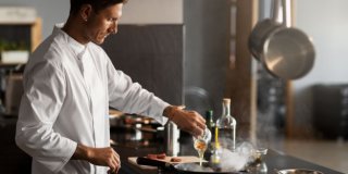 sueldo ayudante de cocina 40 horas semanales