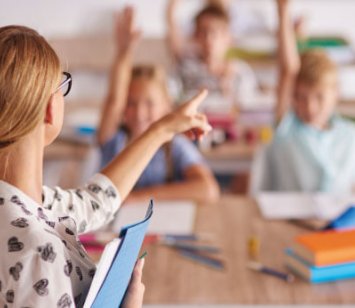 cuanto cobra una profesora de infantil al mes