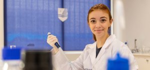 alumna laboratorio clínico