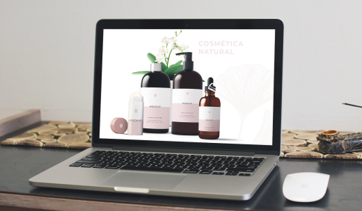 Portátil con un ecommerce de productos dermocosméticos naturales