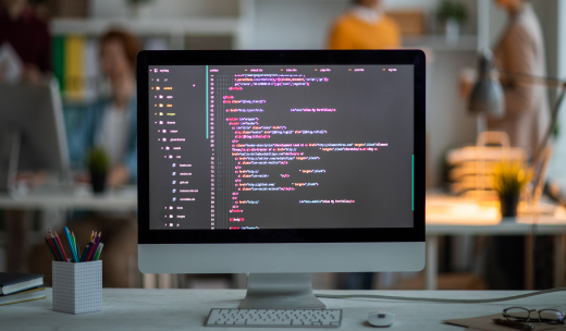 Pantalla de un ordenador con código web