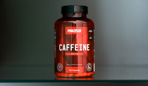 Un bote rojo de proteínas