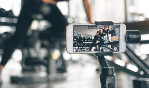 móvil grabando en un gimnasio