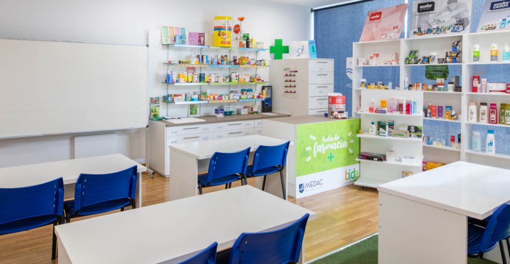 aula de práctica de grado medio en farmacia y parafarmacia