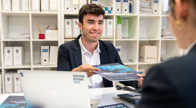 Alumnos de doble grado superior administración en clase